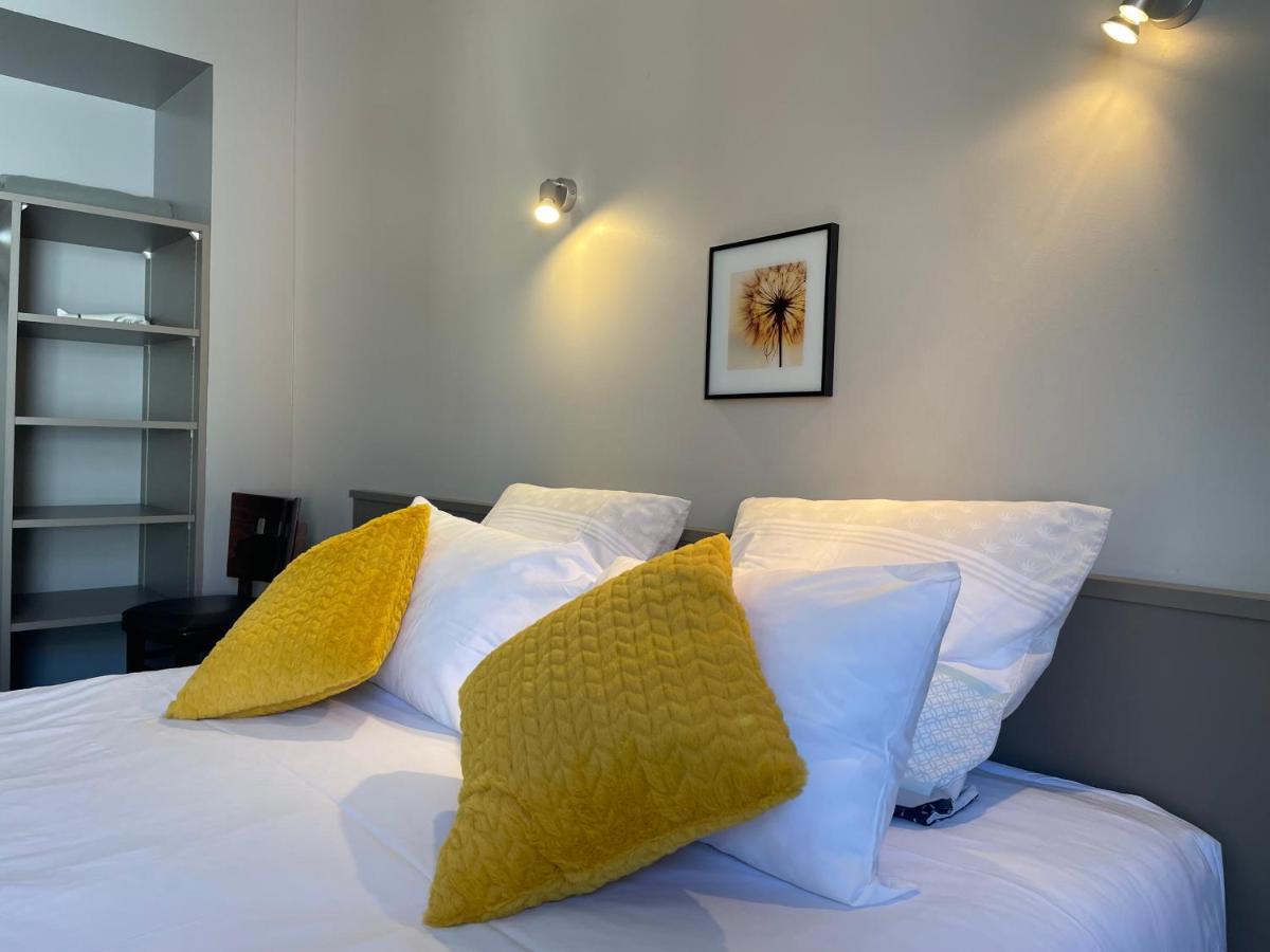 Hotel Logis Castel De Mirambel Lourdes