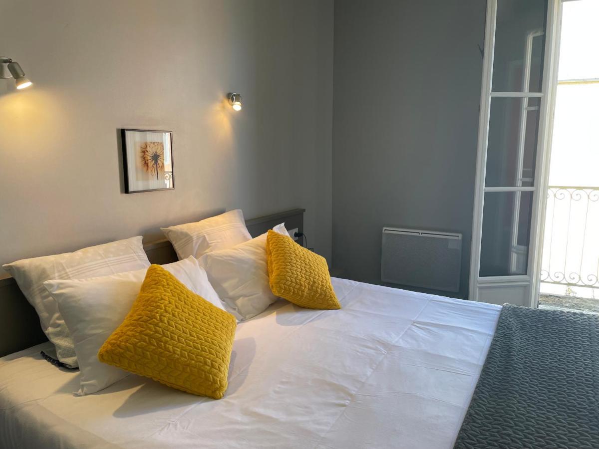 Logis Castel De Mirambel Hotel 3*