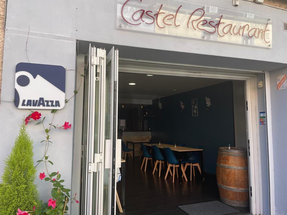 Hotel Logis Castel De Mirambel