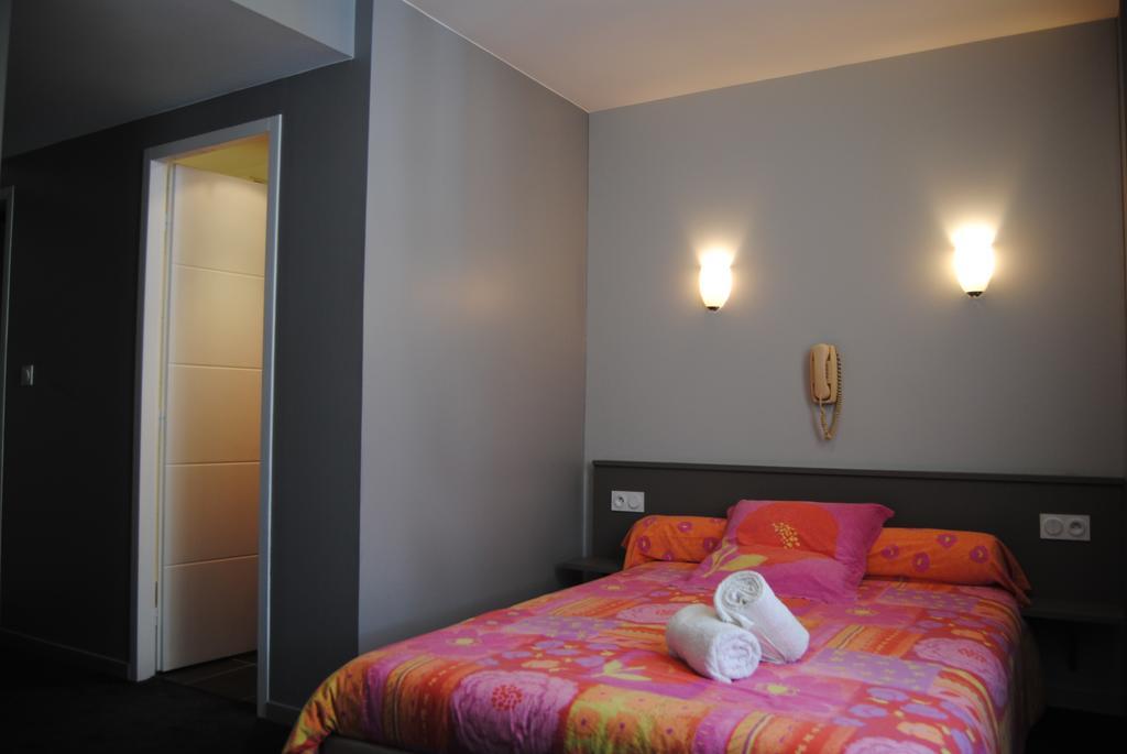 Hotel Logis Castel De Mirambel Lourdes