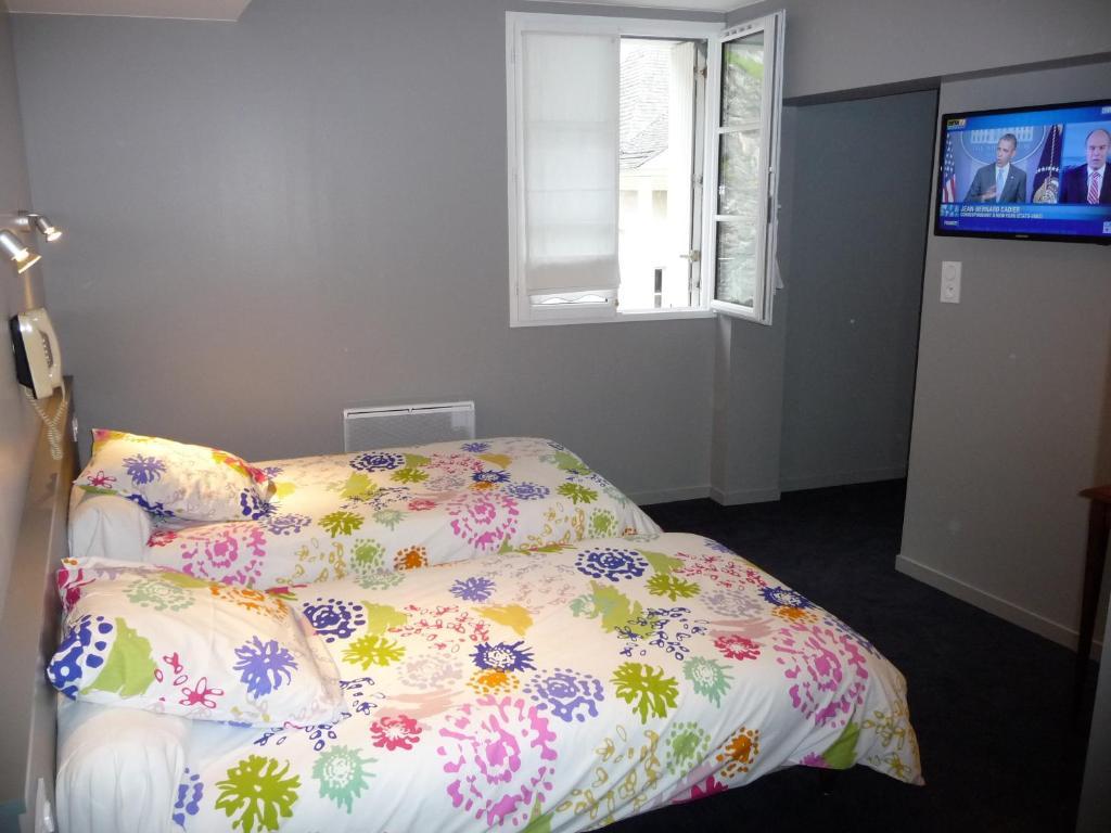 Hotel Logis Castel De Mirambel