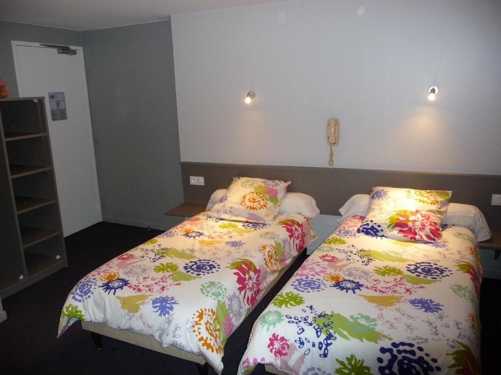 Logis Castel De Mirambel Hotel