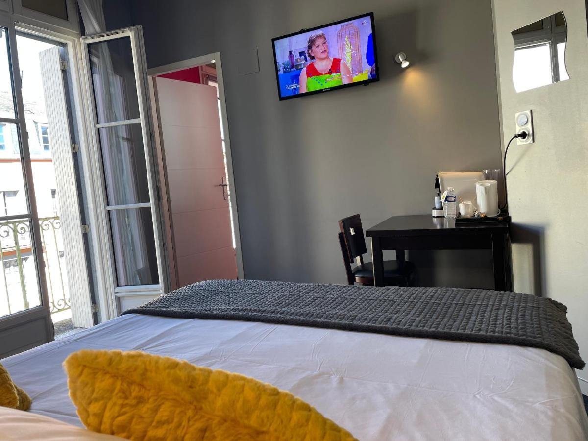 Hotel Logis Castel De Mirambel